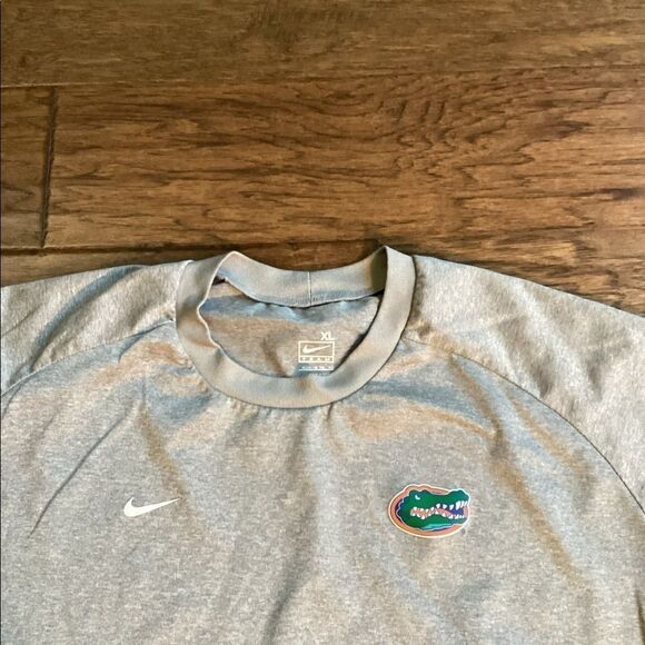 ladies Nike Florida Gators DriFit short sleeved shirt Gray XL - Picture 2 of 3
